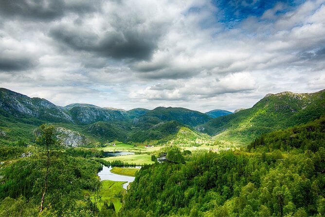 Mostraumen Golden Circle Fjordtour from Bergen – Group or Private - Hesjedalsfossen and the wettest photo stop
