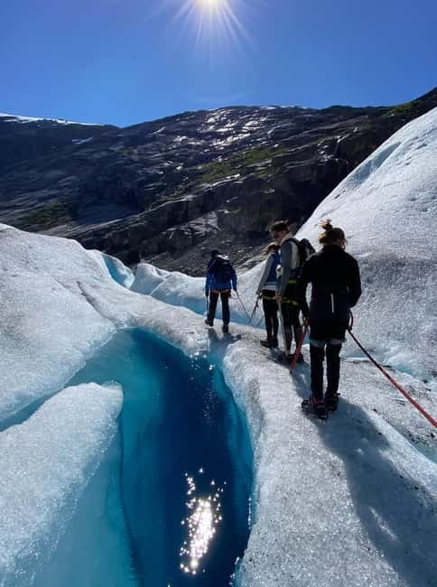 Nigards: Kayaking and Glacier Hike - Kayaking across Nigardsbrevatnet