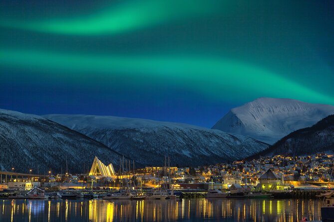 Northern light hunt in Tromsø. WiFi included - Arctic Roads, Fjords, and Viewing Stops