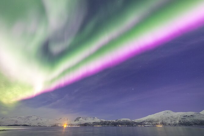 Northern Lights Adventure with Greenlander, 8 people max - How the small van changes the night