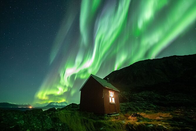 Northern Lights Expedition Tromsø - 6 people - Arctic Photo Guide - Waiting under the Arctic sky