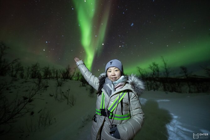 Northern Lights Guided Bus Tour with Free Photos - The outdoor viewing stop