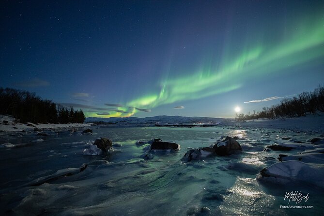 Northern Lights Guided Bus Tour with Free Photos - What the $106.80 price buys you