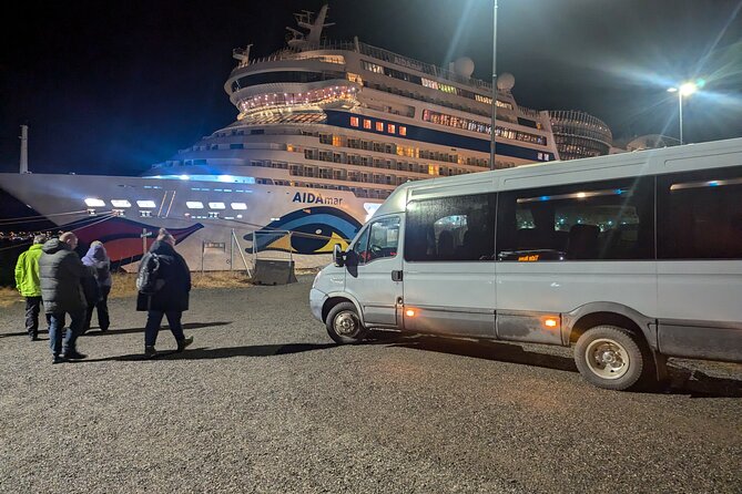 Northern Lights Minibus Chase Max 16 Person In Group - Hot chocolate, pastries, and the cold problem