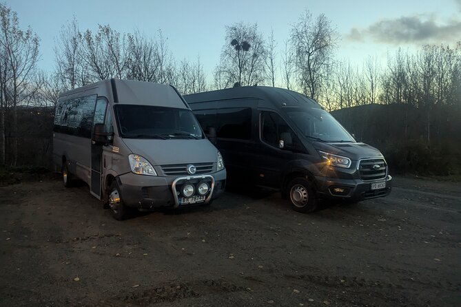 Northern Lights Minibus Chase Max 16 Person In Group - Photographing the aurora from dark places