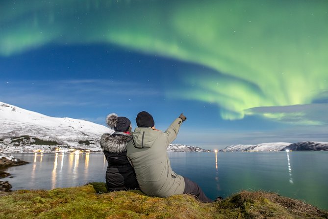 Northern Lights Private tour with your special ones - Greenlander - Fireside food and warm breaks