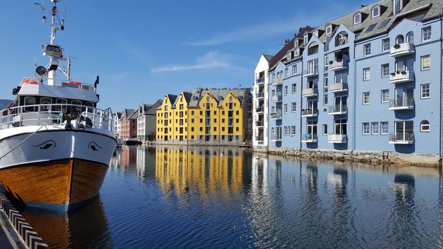 Norwegian Coastal Cities: Smartphone Audio Guide App - Where the app may feel too brief