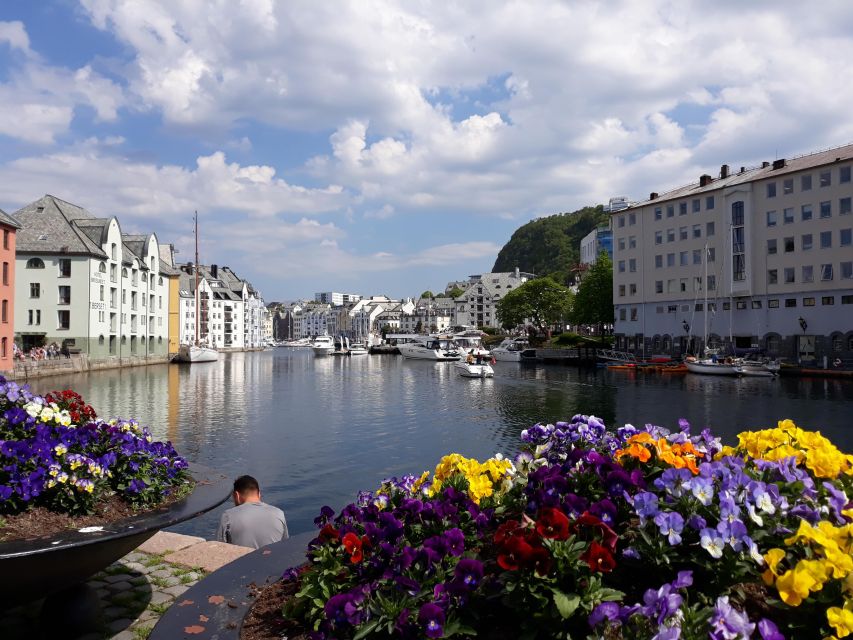 Norwegian Coastal Cities: Smartphone Audio Guide App - Trondheim: Nidaros Cathedral and old working districts