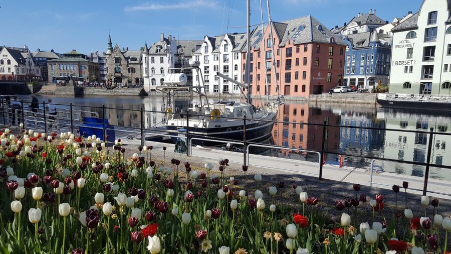Norwegian Coastal Cities: Smartphone Audio Guide App - Kirkenes and Hammerfest: Useful orientation at the far north
