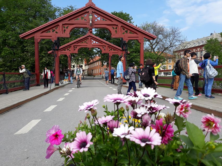 Norwegian Coastal Cities: Smartphone Audio Guide App - What the audio format does well
