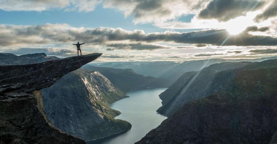 Odda: Trolltunga Via Ferrata, Sunset and Sunrise - A short steep climb leads to the cable route
