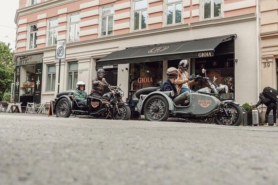 Oslo: 2-Hour Retro Motorcycle Sidecar City Tour - Starting in central Oslo beside Parliament and the Palace