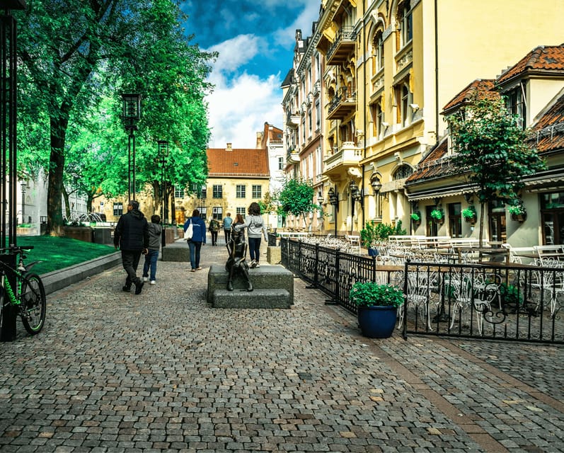 Oslo: 3-hour Highlights & Vigeland Park Private Walking Tour - Akershus Fortress above the harbor