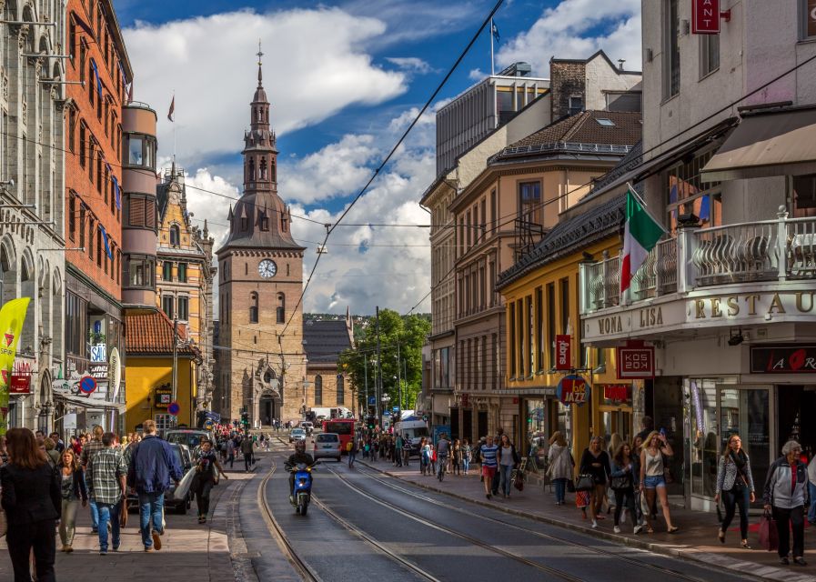 Oslo: Best of Oslo Walking Tour - Opera House, sauna, and the waterfront