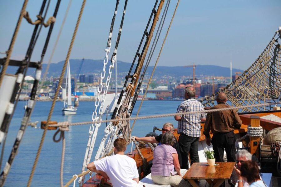 Oslo: Best of Oslo Walking Tour & Fjords Sightseeing Cruise - Hovedøya, Dyna Lighthouse, and Bygdøy