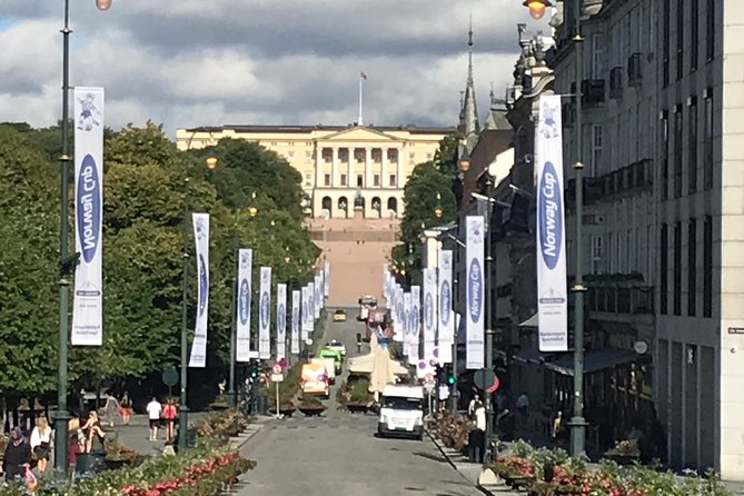 Oslo easy walk - From the Royal Palace into central Oslo