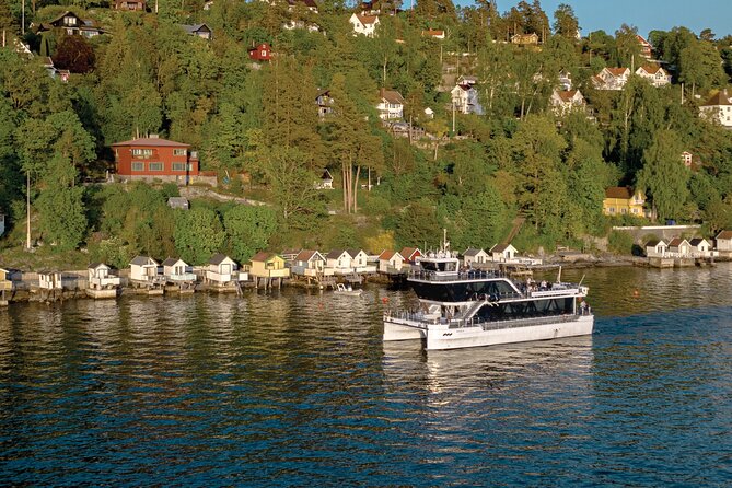 Oslo fjord 3-Course Dinner Cruise with Live Music - Leaving Oslo behind on the Inner Oslofjord