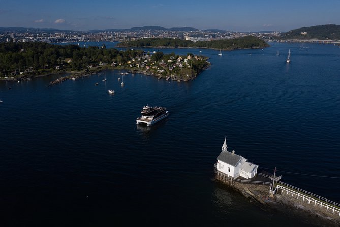 Oslo Fjord Brunch & Bubbles Cruise - Dyna Lighthouse, a tiny landmark in the middle of the fjord