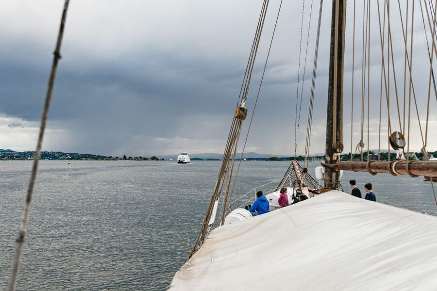 Oslo: Fjord Evening Cruise with Shrimp Buffet - Hovedøya, Dyna Lighthouse, and the island views