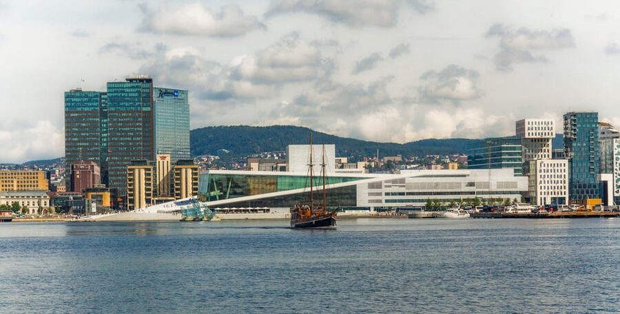 Oslo: Fjord Mini Cruise by Wooden Sailing Ship - Bygdøy, Kavringen Lighthouse, and Summer Houses