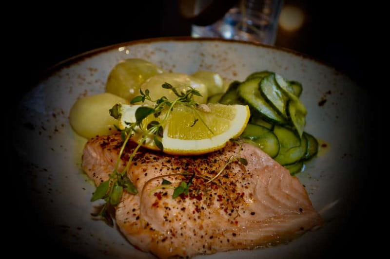 Oslo: Food Tasting and Walking Tour with a Local - Ending with a Norwegian waffle