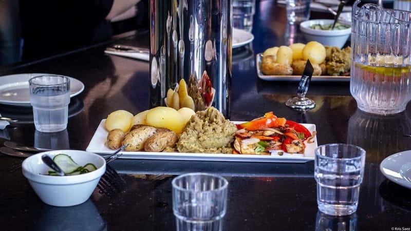 Oslo: Food Tasting and Walking Tour with a Local - Starting beside Narvesen and finding your rhythm