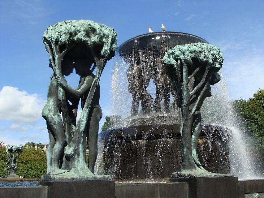 Oslo: Guided Oslo Highlights Tour by bus & Oslofjord cruise - Holmenkollen: Oslo’s high point