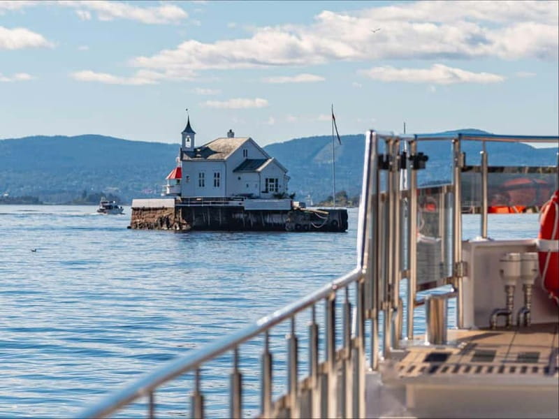 Oslo: Guided Sightseeing Fjord Cruise on Premium Silent Boat - Akershus Fortress and the Opera House