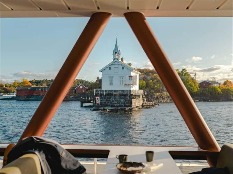 Oslo: Guided Sightseeing Fjord Cruise on Premium Silent Boat - Dyna Lighthouse and the smaller waterfront details