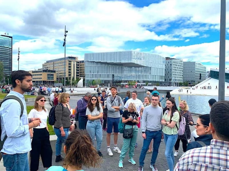 Oslo: Guided Walking Tour of Central Oslo - Christiania Torv and the older city center