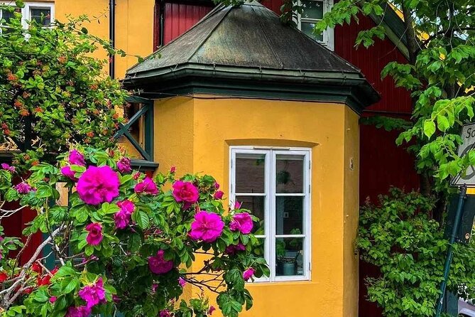 Oslo: Norwegian Food Tour & Hidden Gems City Walk - The tram ride and Norwegian waffles