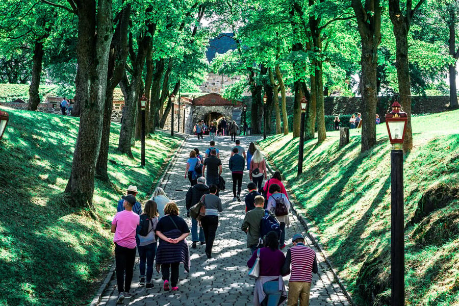 Oslo: Private Walking Tour - National Theatre, University Square, and Karl Johans gate