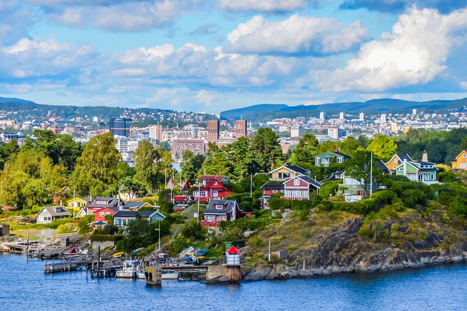 Oslo Scavenger Hunt and Highlights Self Guided Audio Tour - The Royal Palace and Nationaltheatret