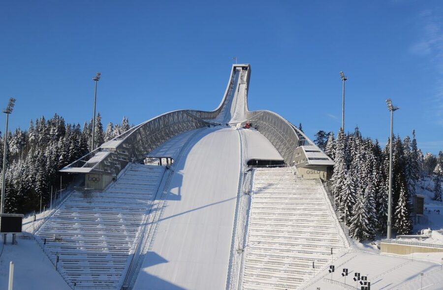 Oslo: Sightseeing with Holmenkollen Ski Jump & Vigeland Park - Holmenkollen: 30 minutes above Oslo