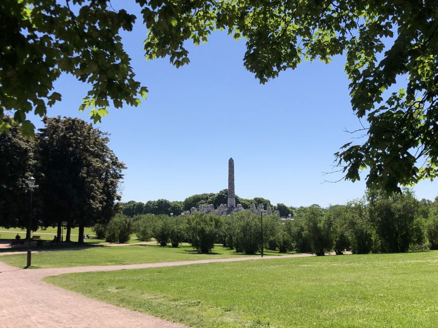 Oslo: Sightseeing with Holmenkollen Ski Jump & Vigeland Park - The guides shape the experience