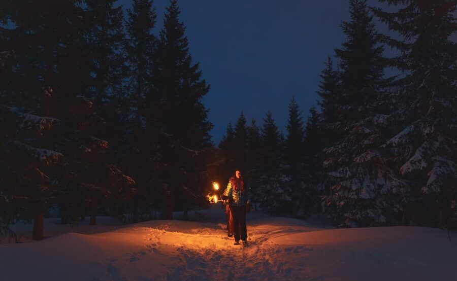 Oslo: Snowy Forest Torchlight Walk with Campfire - Campfire time by Øvresetertjern Lake