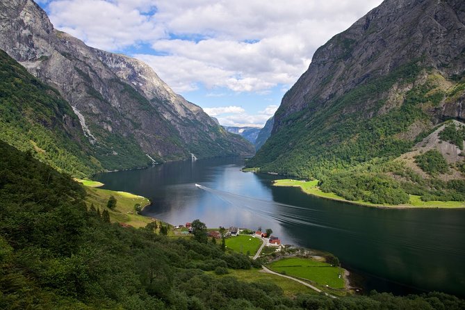 Oslo To Bergen Self-Guided Full Day Trip with Flåm Railway And Fjord Cruise - Flåm gives you little spare time
