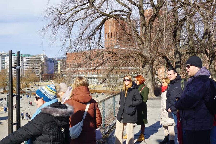 Oslo: Tour with a Michelin star chef - The central visits, food class, and Christmas market