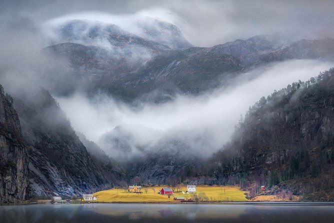 Private Fjordcruise by Luxury Pontoon Boat - Bergen Fjords - Rain, cold, and the electric heated suits