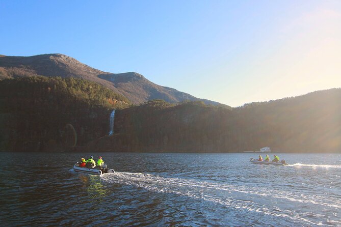 Private Fjordcruise by Luxury Pontoon Boat - Bergen Fjords - Guides Tor, Bjørn, and Ragnar