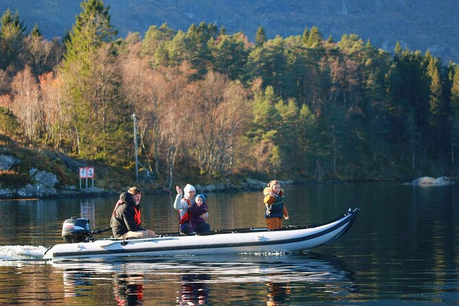 Private Fjordcruise by Luxury Pontoon Boat - Bergen Fjords - Lunch and the pace of the day