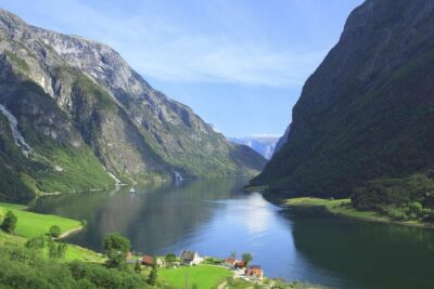 Private guided, Bergen to Oslo – Nærøyfjord Cruise & Flåm Railway