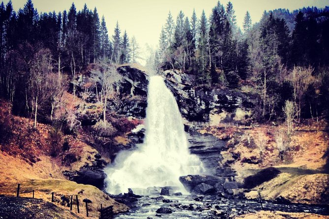 PRIVATE GUIDED TOUR: Queen of the Fjords - tour from Bergen, 6 hours - Walking behind Steinsdalsfossen