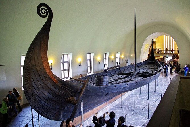 Private Oslo Tour with a Local, Highlights & Hidden Gems, 100% Personalised - Karl Johans gate and the Royal Palace