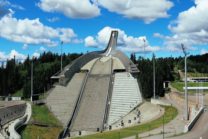 Private sightseeing in a Volvo XC 90 All inclusive museum/guiding - Tryvann’s Tower and Holmenkollen: Oslo from above