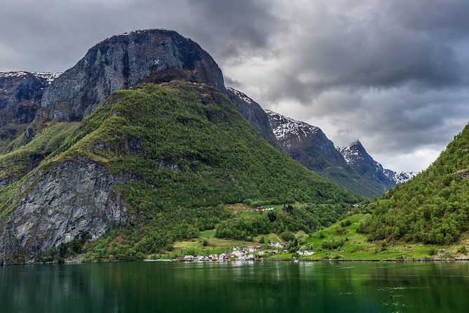 Private tour to Sognefjord and Flåm from Bergen, 24 hr refundable - Flåm gives you lunch and breathing room