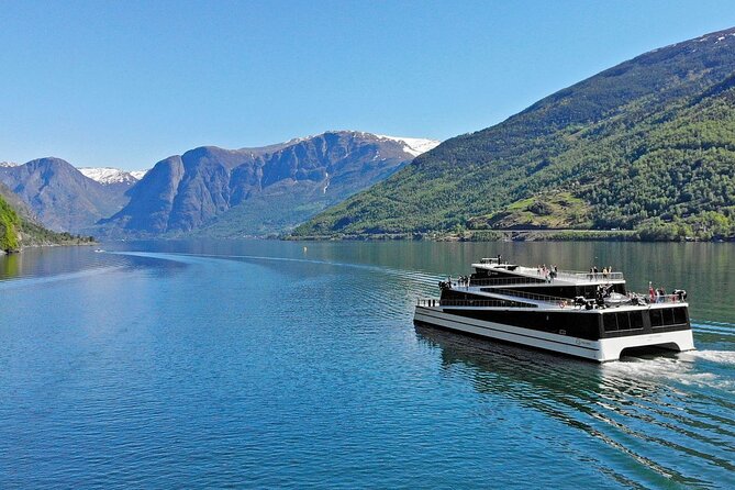 Private tour - Viking Village, Nærøyfjord Cruise and Flåm Railway - Tvindefossen is a quick, worthwhile waterfall stop