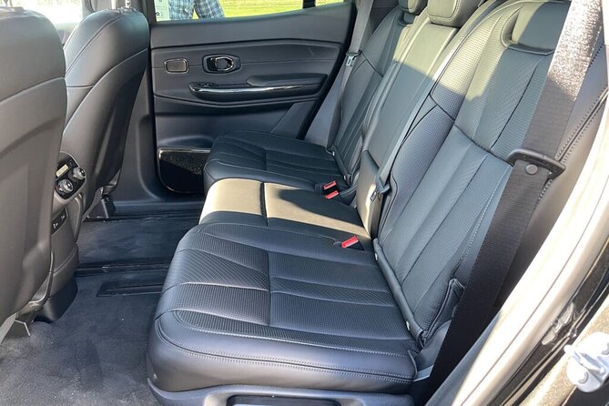 Private Transfer - Hotels & Cruise Ports - Airport 1-14 pax - What the service feels like on the road