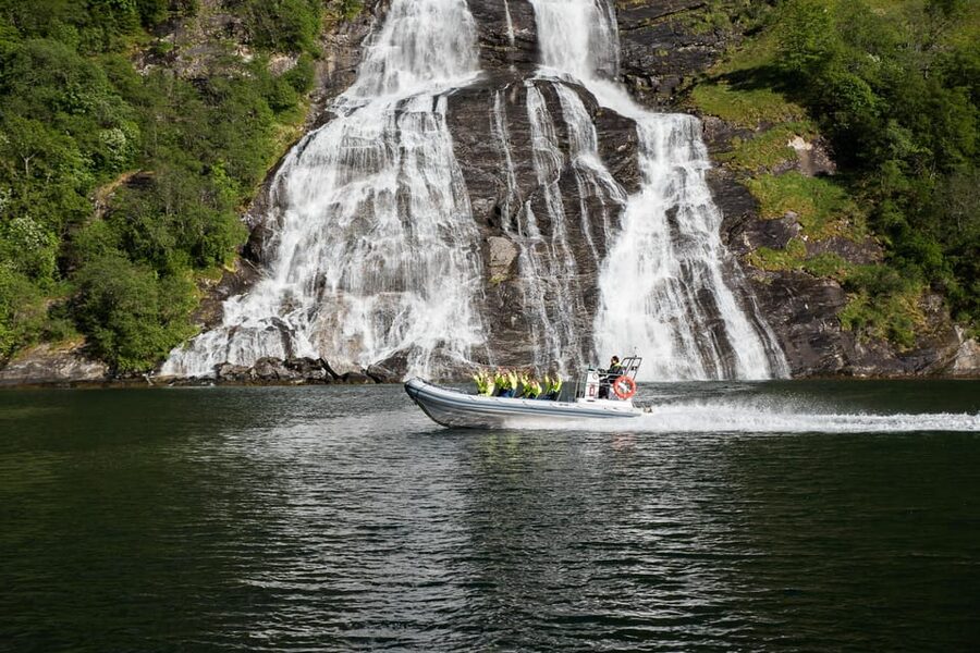 RIB Geiranger - Fjordsafari - The Seven Sisters and Friaren Waterfalls