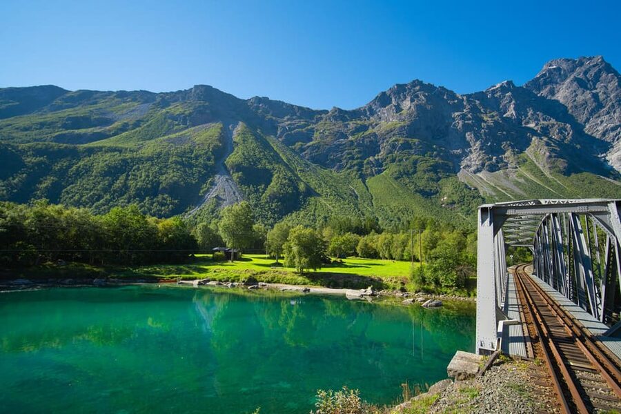 Romsdalen: Rauma Railway Golden Train with Guide - Kylling Bridge and Verma Waterfall